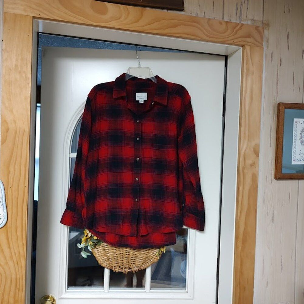 American Eagle Red Black Boyfriend Fit Flannel Size Women's Small
